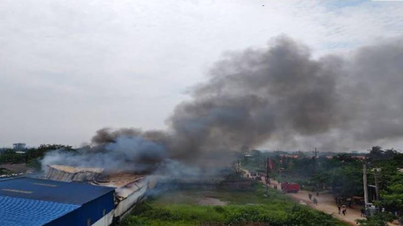 ডেমরার কালি কারখানায় অগ্নিকাণ্ড, নিয়ন্ত্রণে ফায়ার সার্ভিস