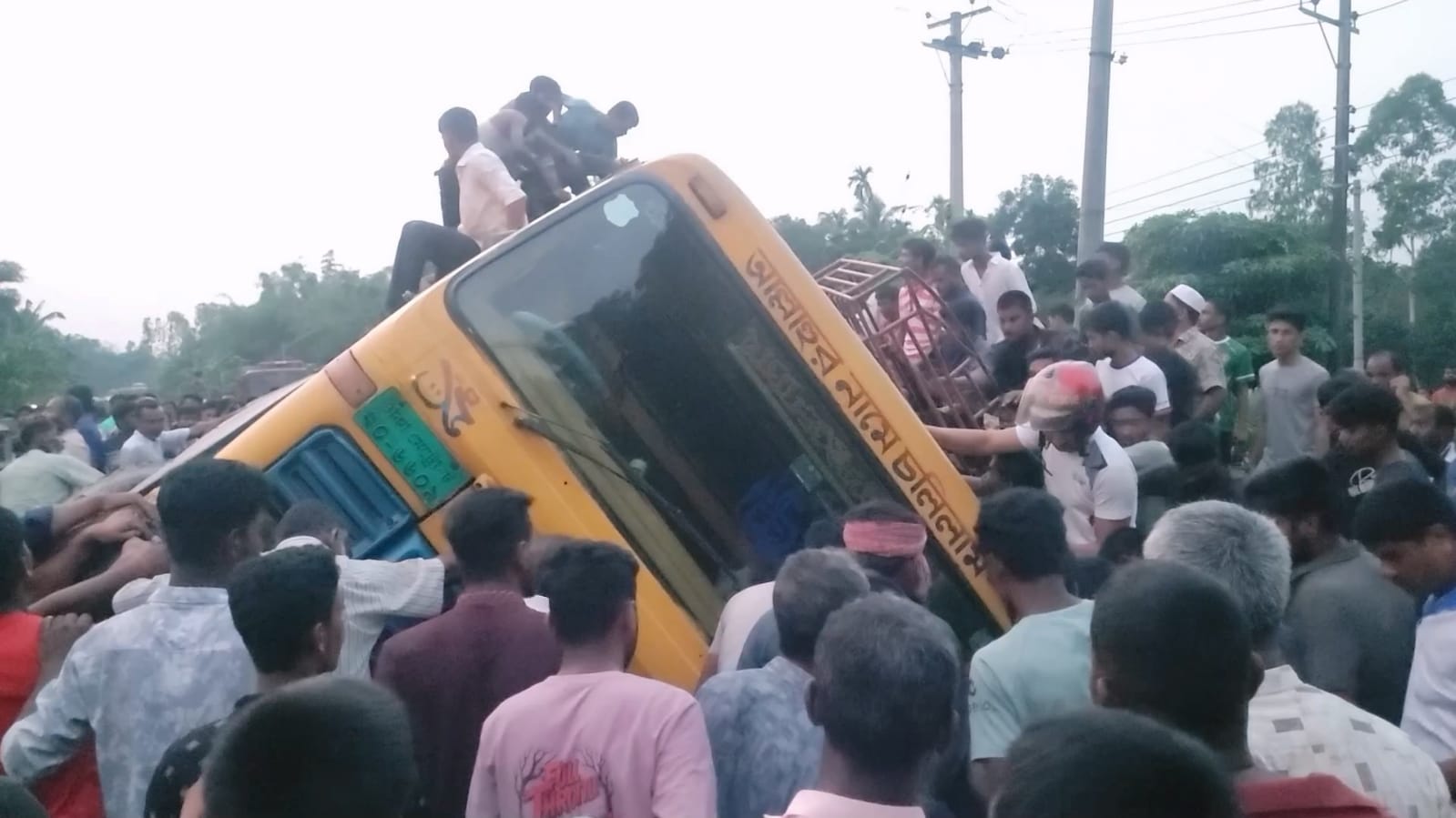 নীলফামারীতে ট্রাক ও থ্রি হুইলারের মুখোমুখি সংঘর্ষে নিহত ২