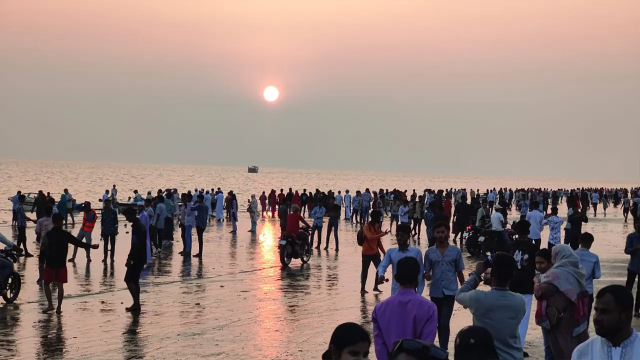 হঠাৎ বিয়ে করেছেন ঢাকাই ছবির আলোচিত নায়িকা শিরিন শিলা।